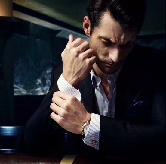 尚麟服飾酒店制服設(shè)計(jì)—袖扣的佩戴方法 尚麟服飾酒店制服設(shè)計(jì)—袖扣的佩戴方法